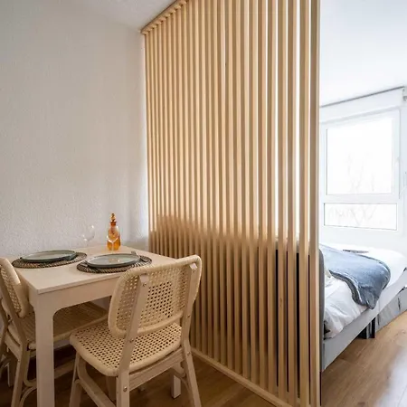 Beautiful Renovated With A Balcony Apartamento