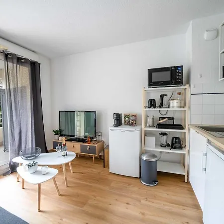 Beautiful Renovated With A Balcony