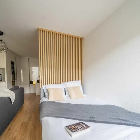 Beautiful Renovated With A Balcony *